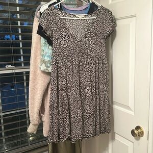 Medium V-neck T-shirt dress